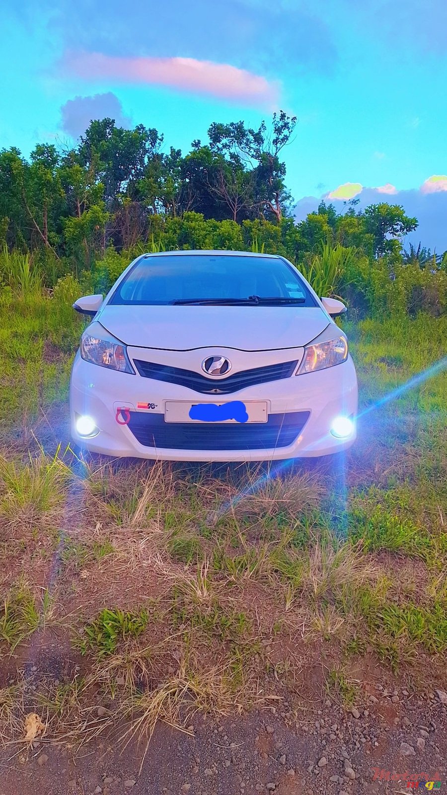 2013' Toyota Vitz photo #1