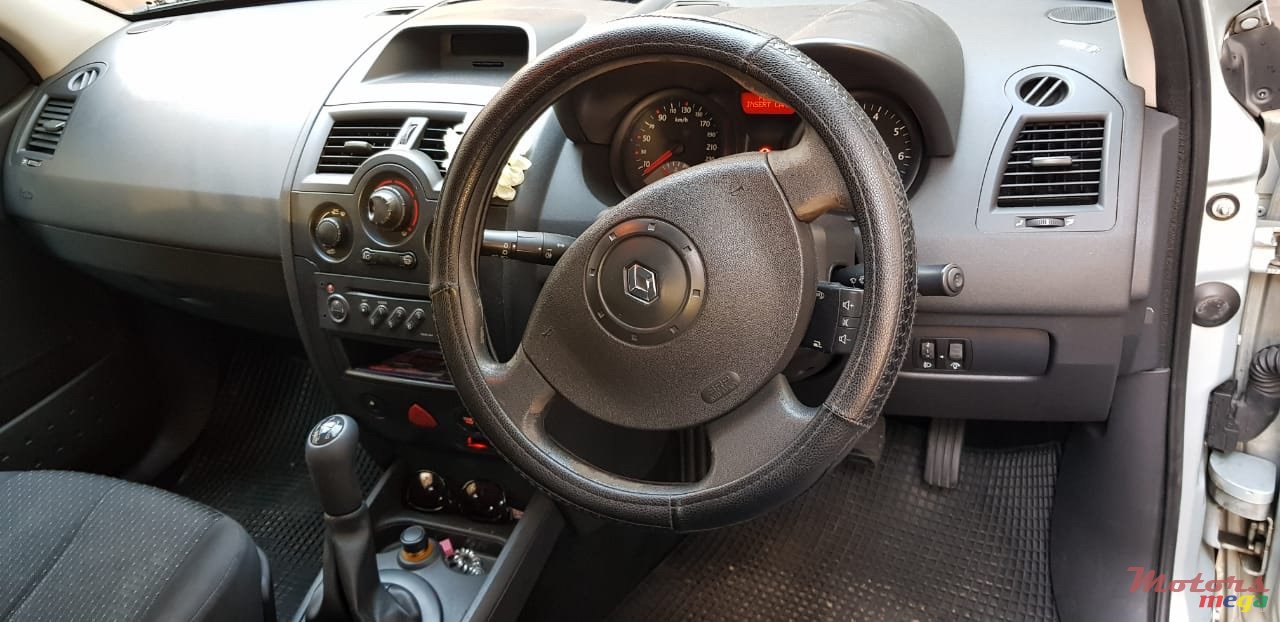 2003' Renault Megane photo #7