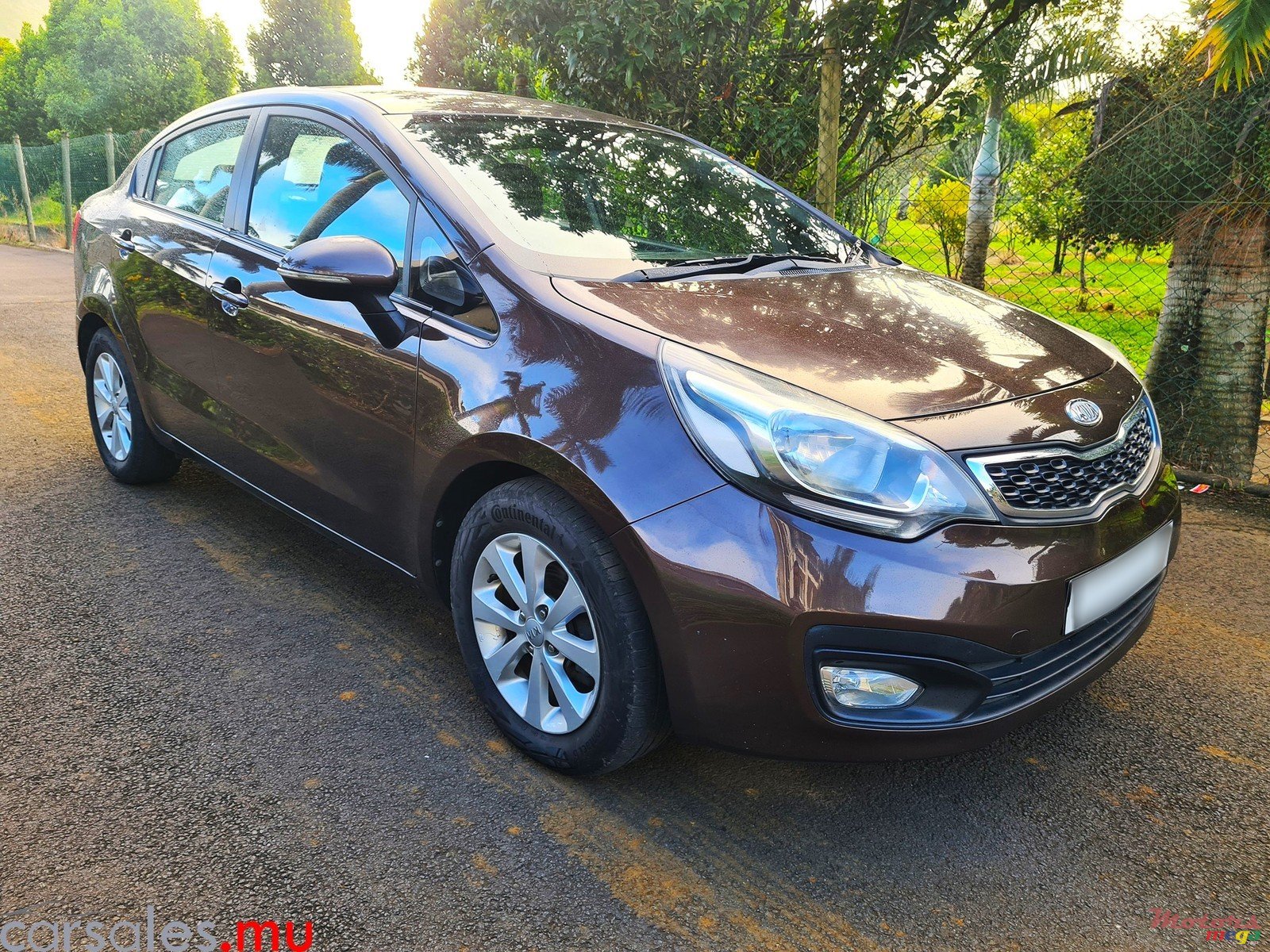 2013' Kia Rio 1.4 Sedan photo #1