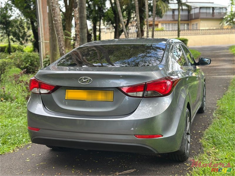 2015' Hyundai Elantra photo #3