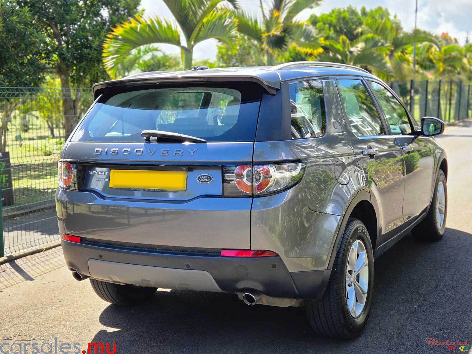 2015' Land Rover Discovery Sport SE SI4 7 Seater photo #4