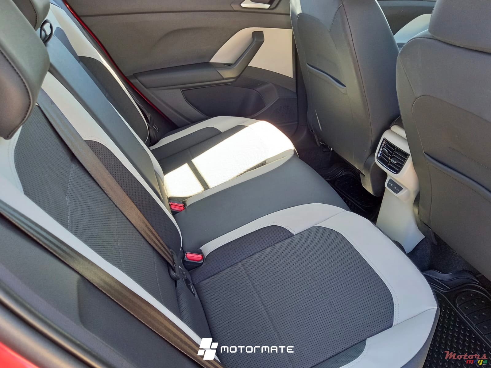 2024' Volkswagen T-Cross TOPLINE photo #5