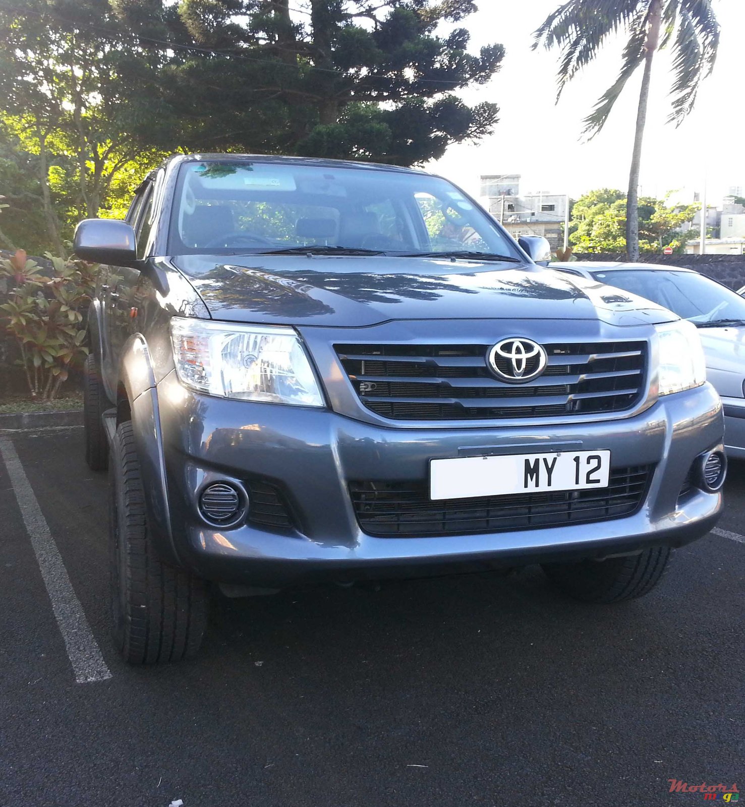 2012' Toyota Hilux photo #1