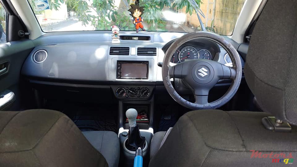 2009' Suzuki Swift photo #4