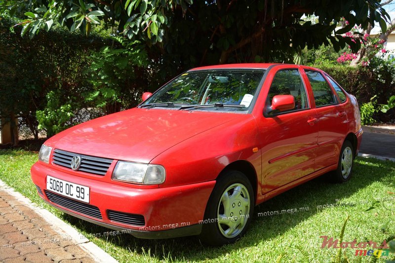 1999' Volkswagen Classic photo #2