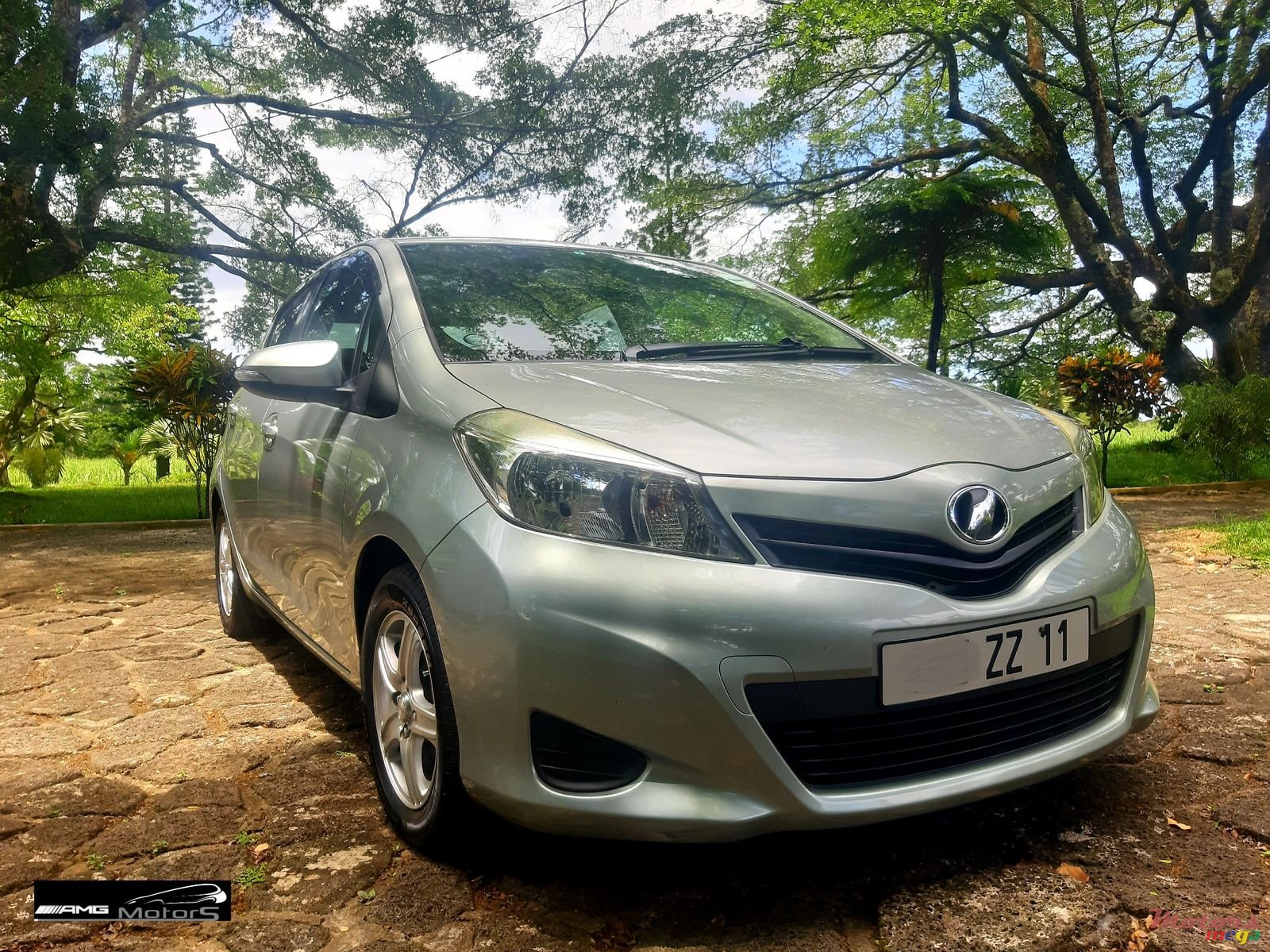 2011' Toyota Vitz 1300cc photo #2