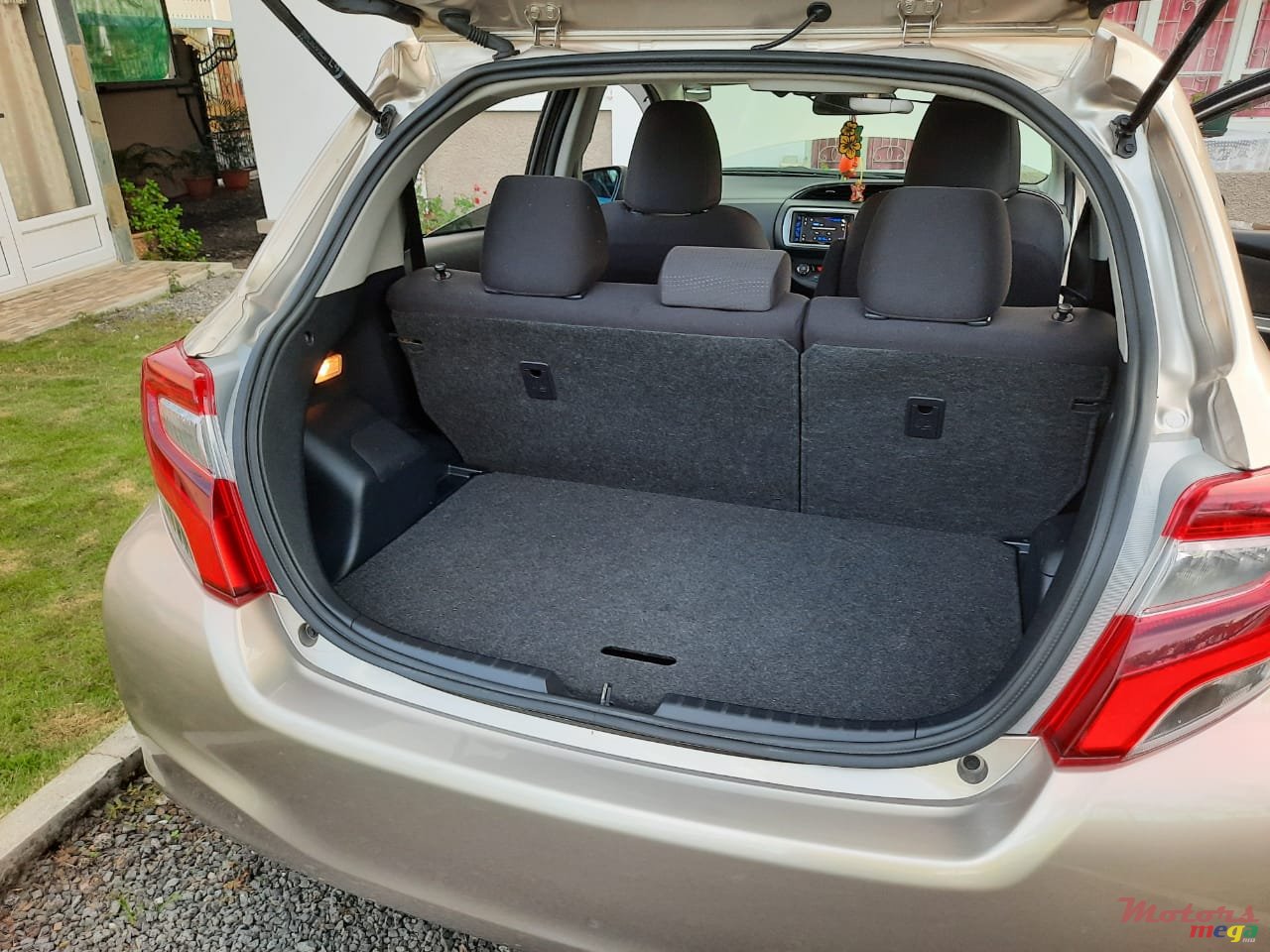 2014' Toyota Vitz photo #6