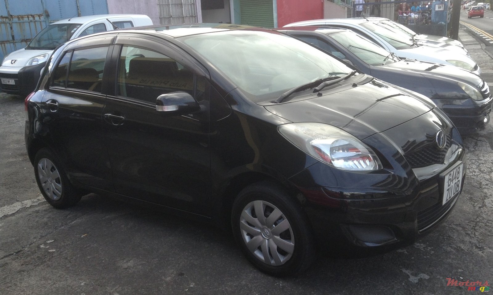 2008' Toyota Vitz photo #2