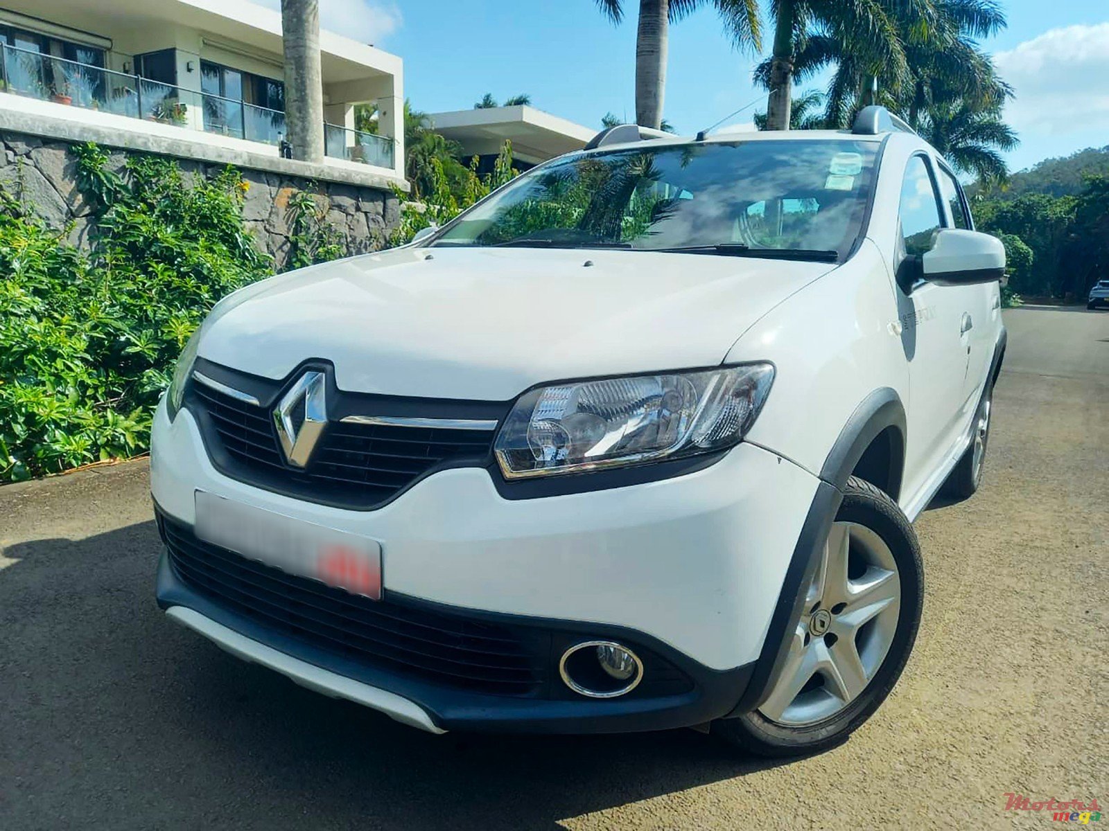 2015' Renault Sandero StepWay 0.9T photo #1