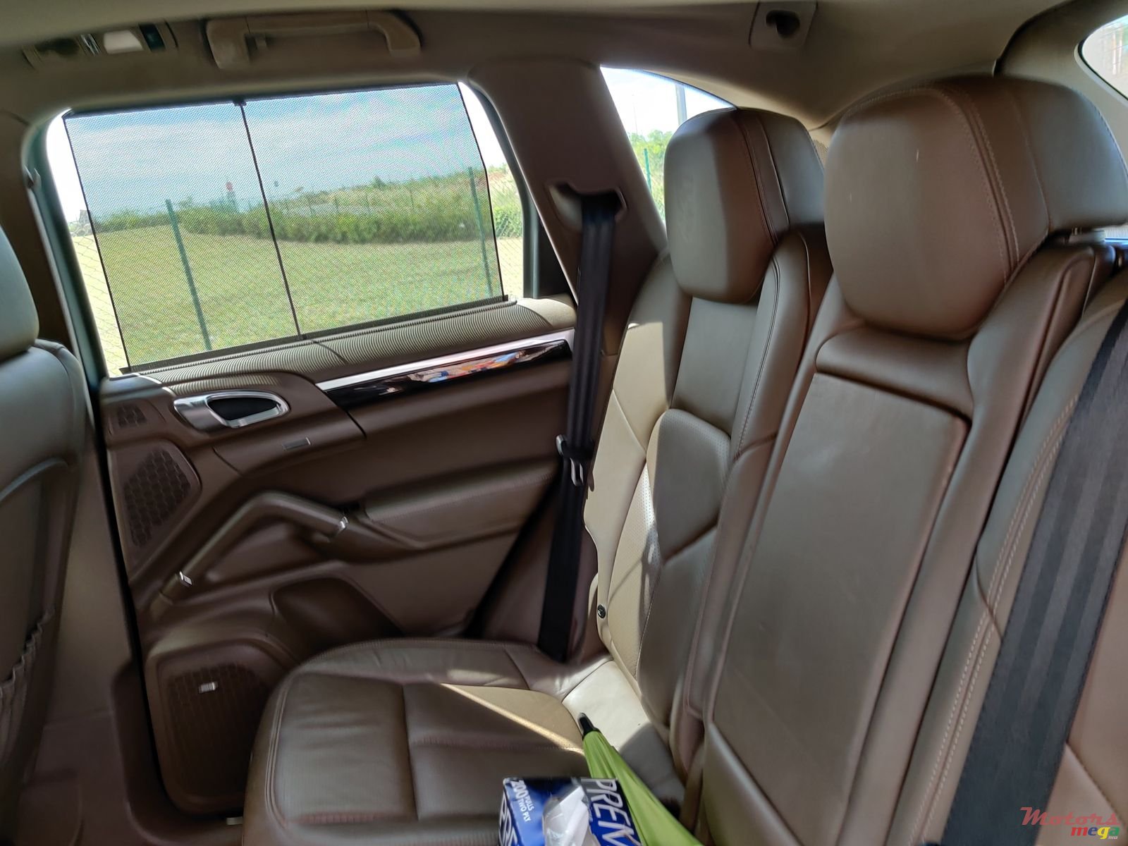 2011' Porsche Cayenne S Hybrid photo #7