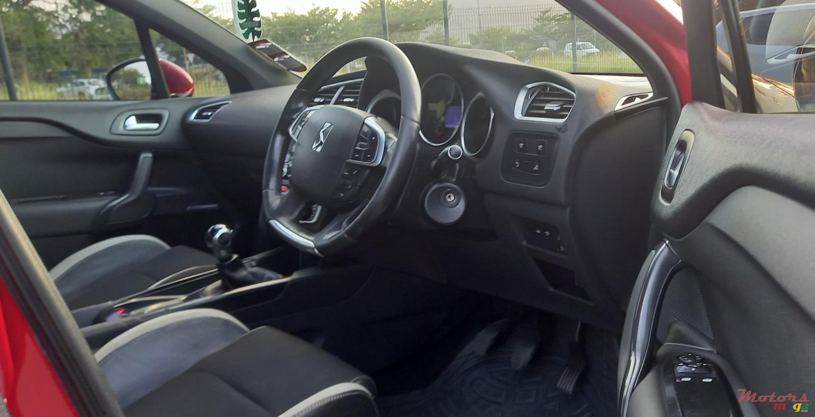 2015' Citroen DS4 photo #5