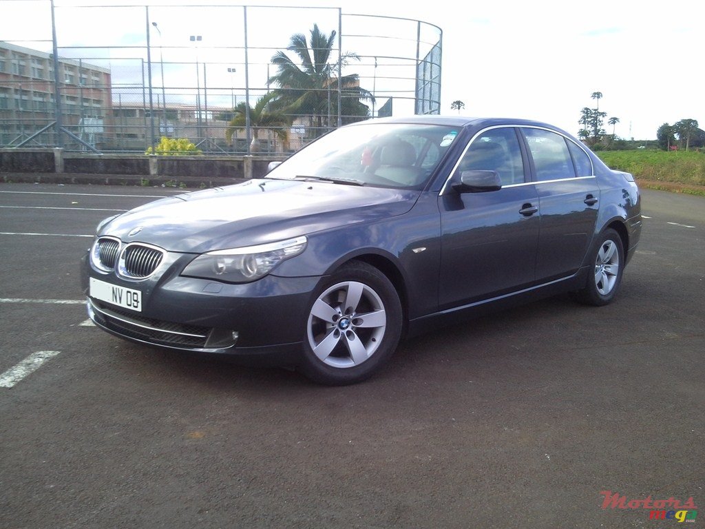 2009' BMW 523 photo #3