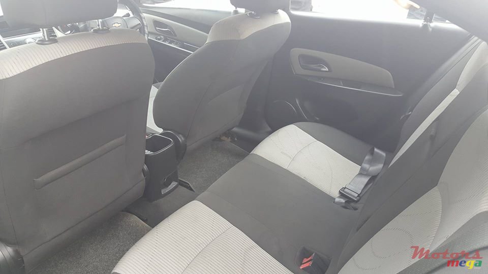 2011' Chevrolet Cruze photo #6