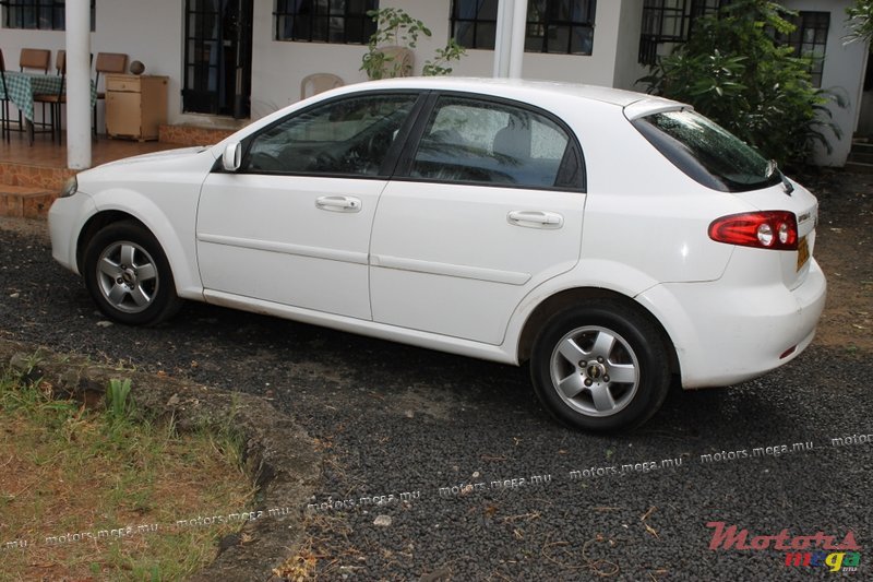 2005' Chevrolet Optra photo #1