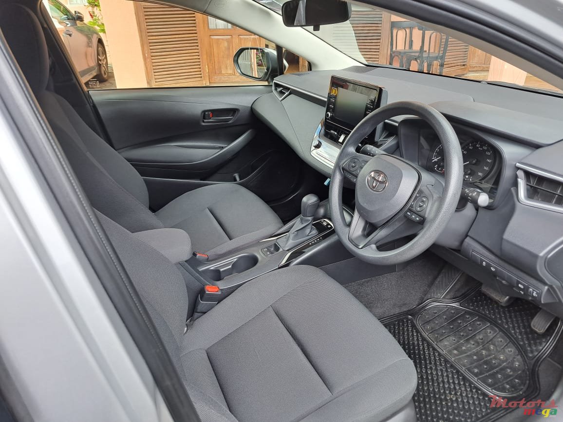 2021' Toyota Corolla Touring photo #7