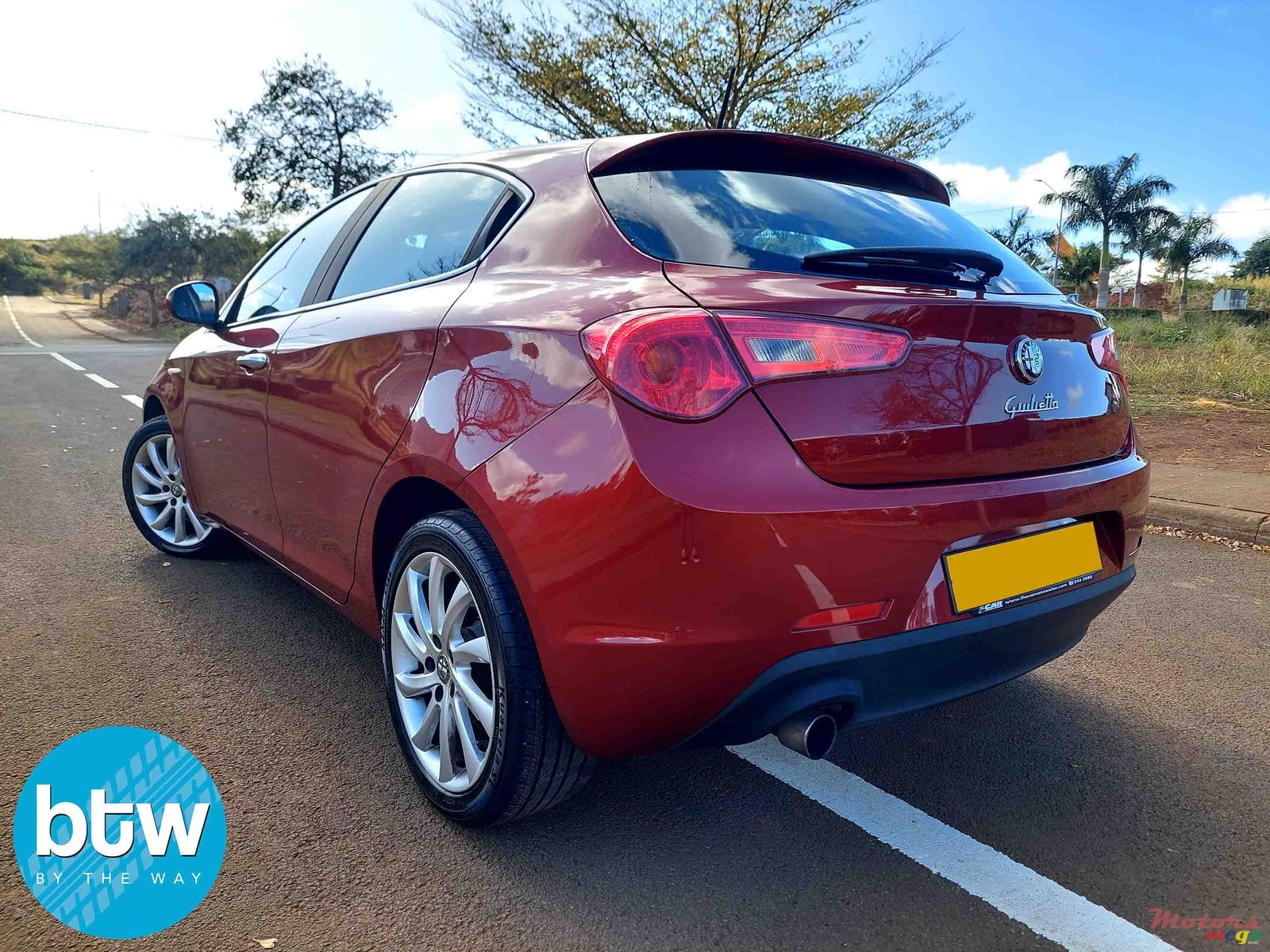 2014' Alfa Romeo Giulietta photo #3