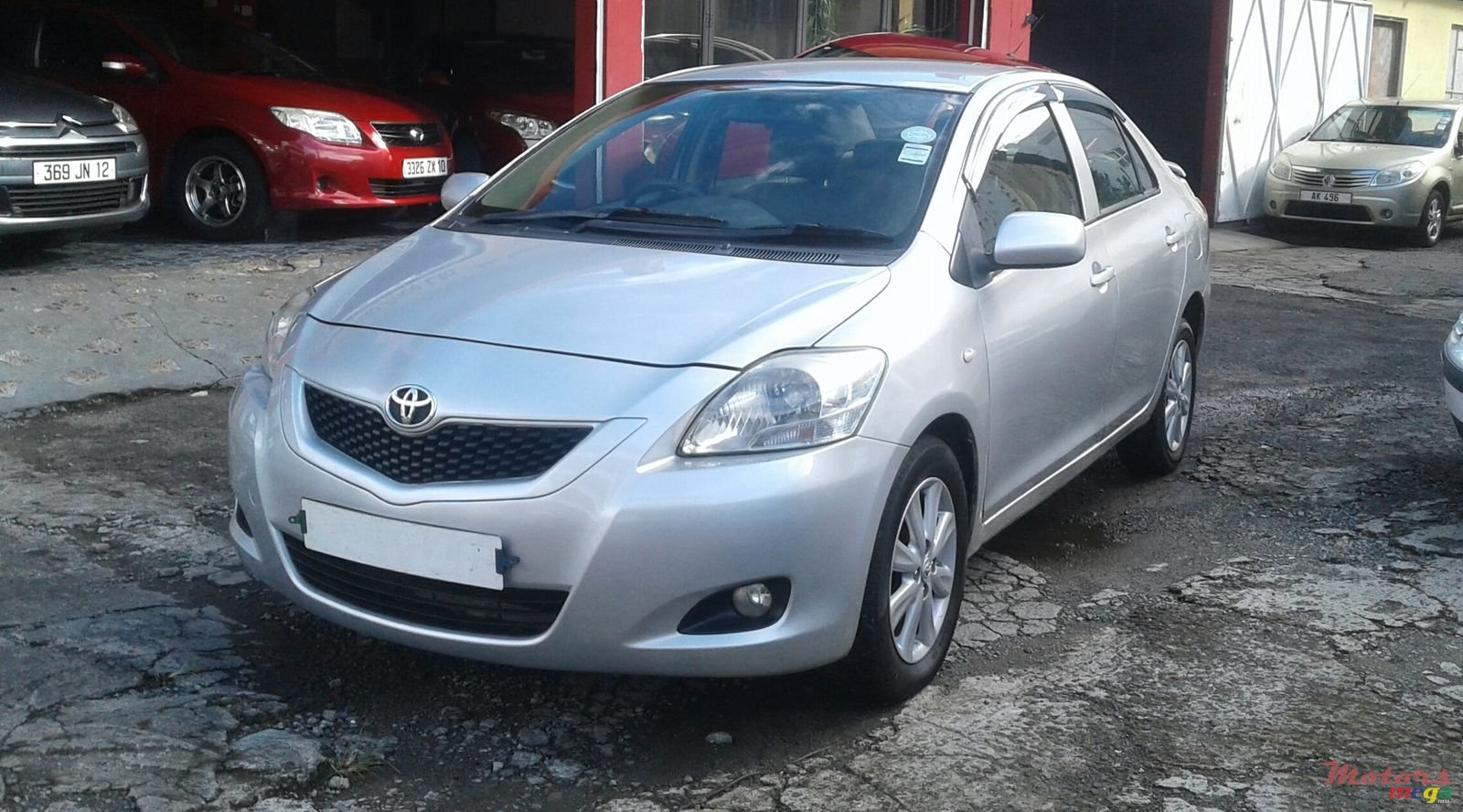 2012' Toyota Yaris photo #2