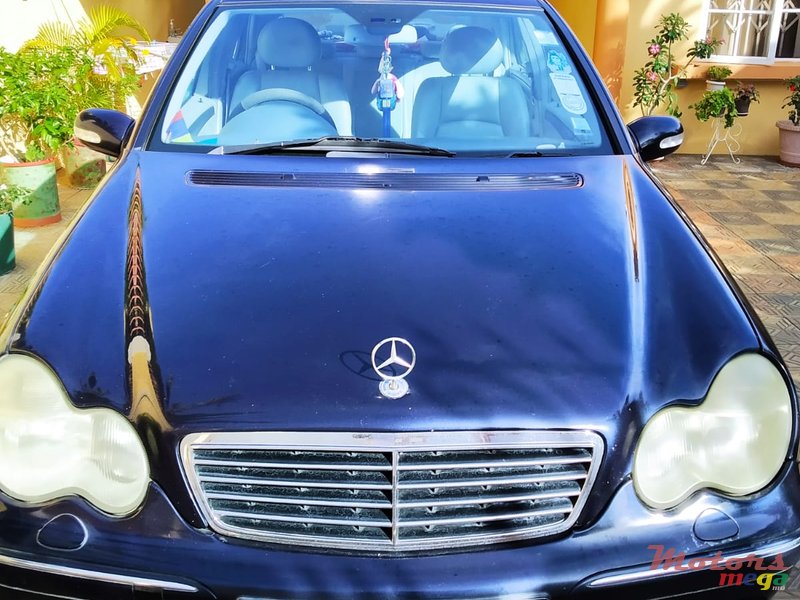 2002' Mercedes-Benz C-Class photo #1
