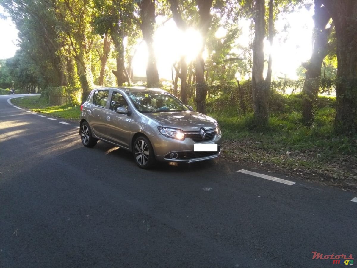 2016' Renault Sandero photo #1