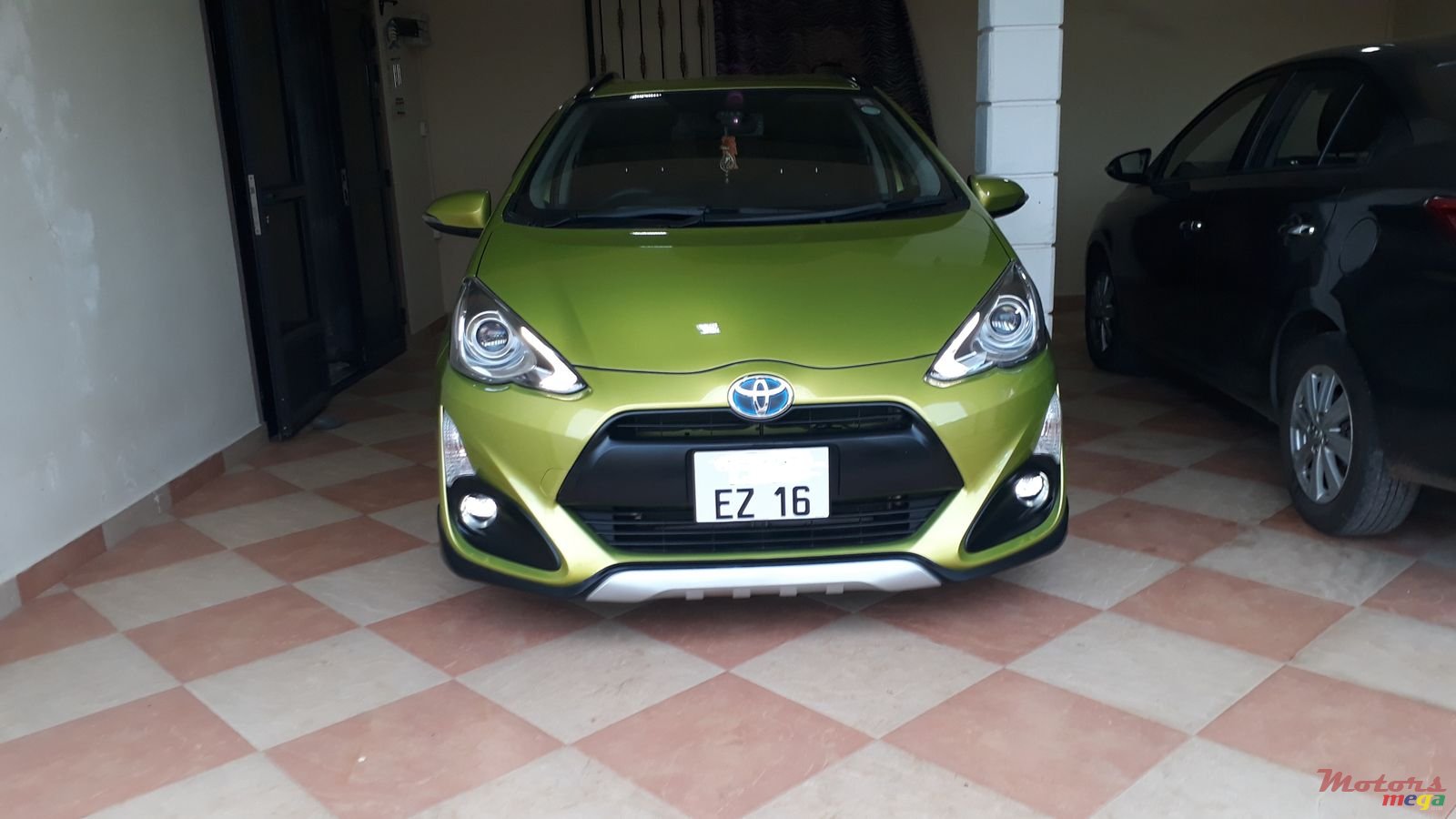 2016' Toyota Aqua photo #1