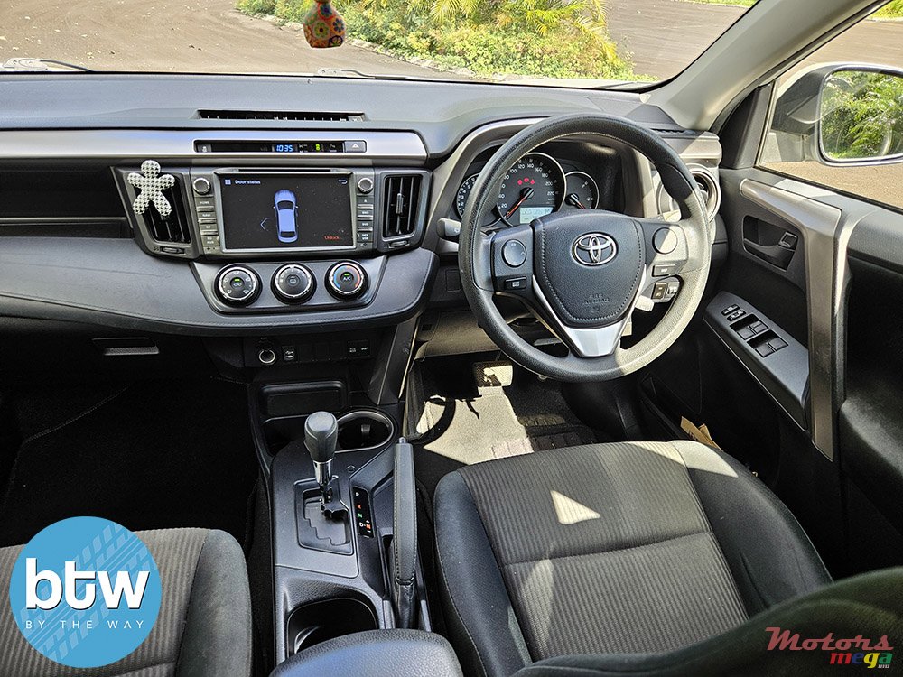 2018' Toyota RAV4 photo #5