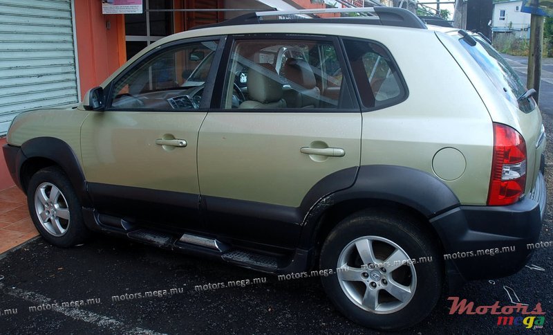 2005' Hyundai Tucson photo #2