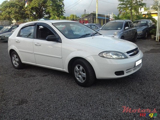 2005' Chevrolet Optra photo #6