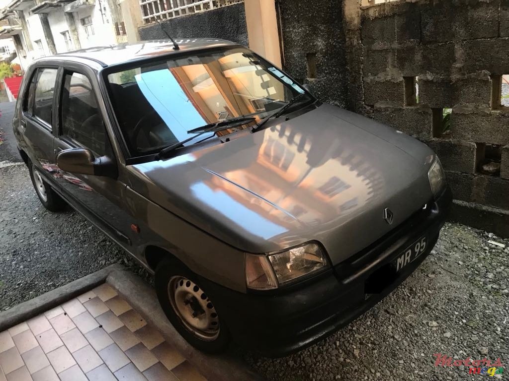 1995' Renault Clio photo #1