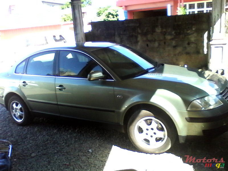 2003' Volkswagen Passat 1.9 TDI turbo photo #1