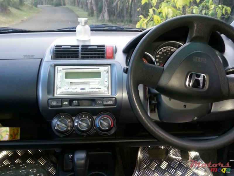 2004' Honda Jazz ladydriving photo #4