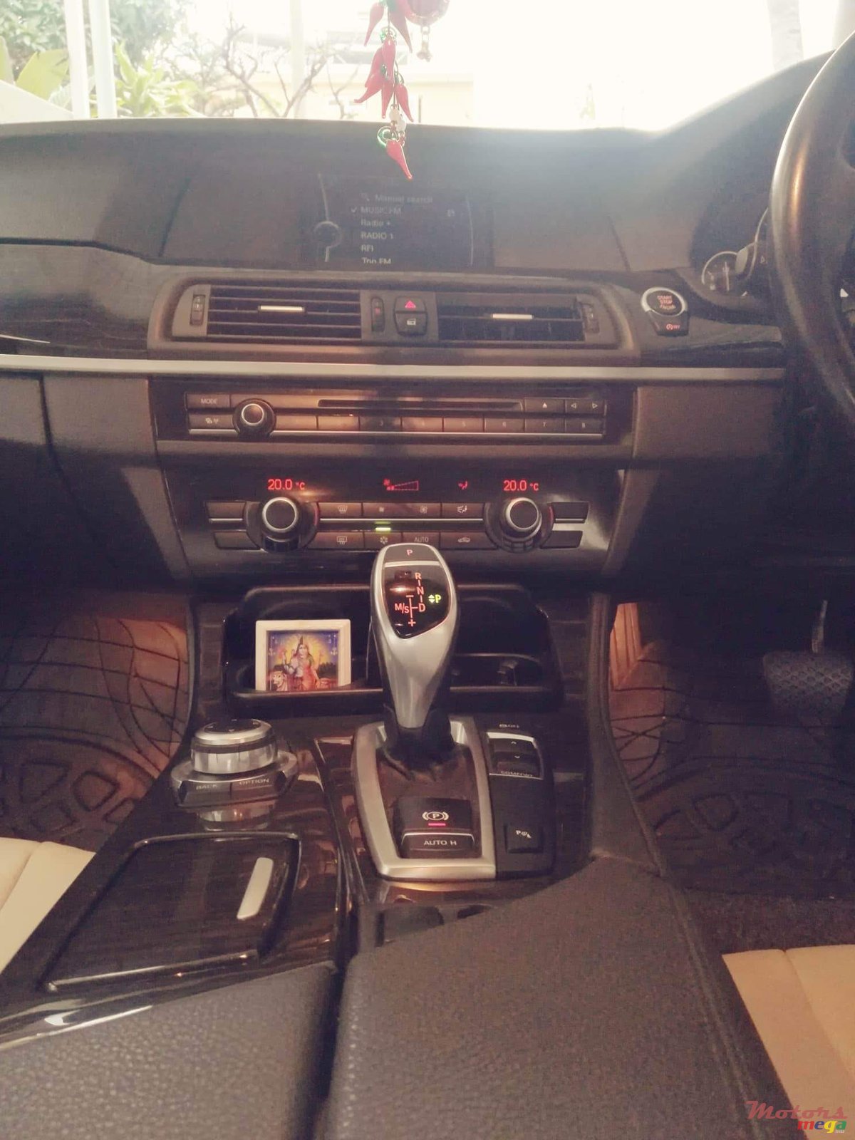 2012' BMW 520 photo #3