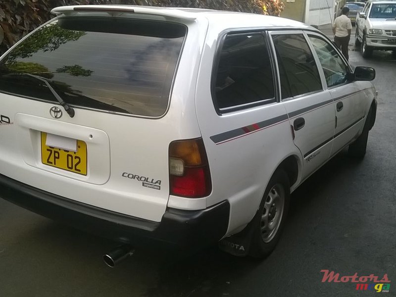 2002' Toyota Corolla spoiler..CD player etc photo #2