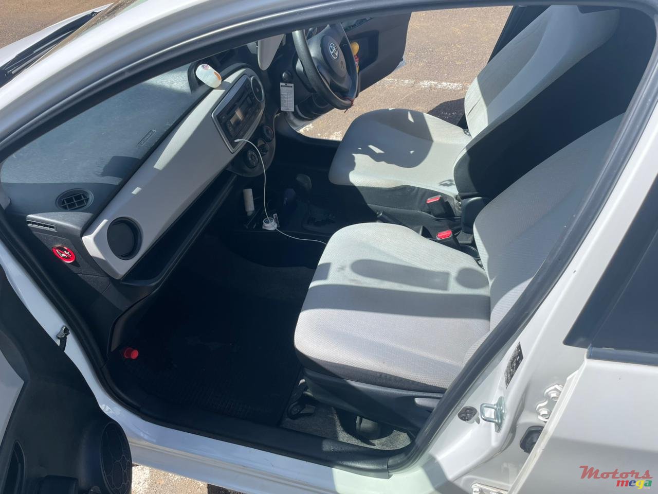 2013' Toyota Vitz photo #6