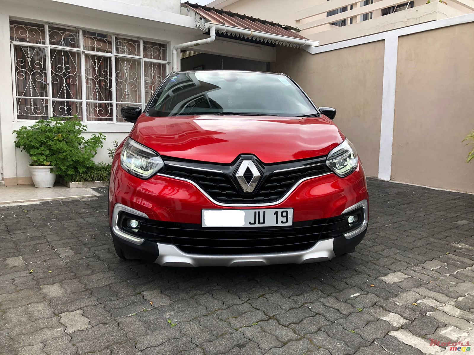 2019' Renault Captur photo #2