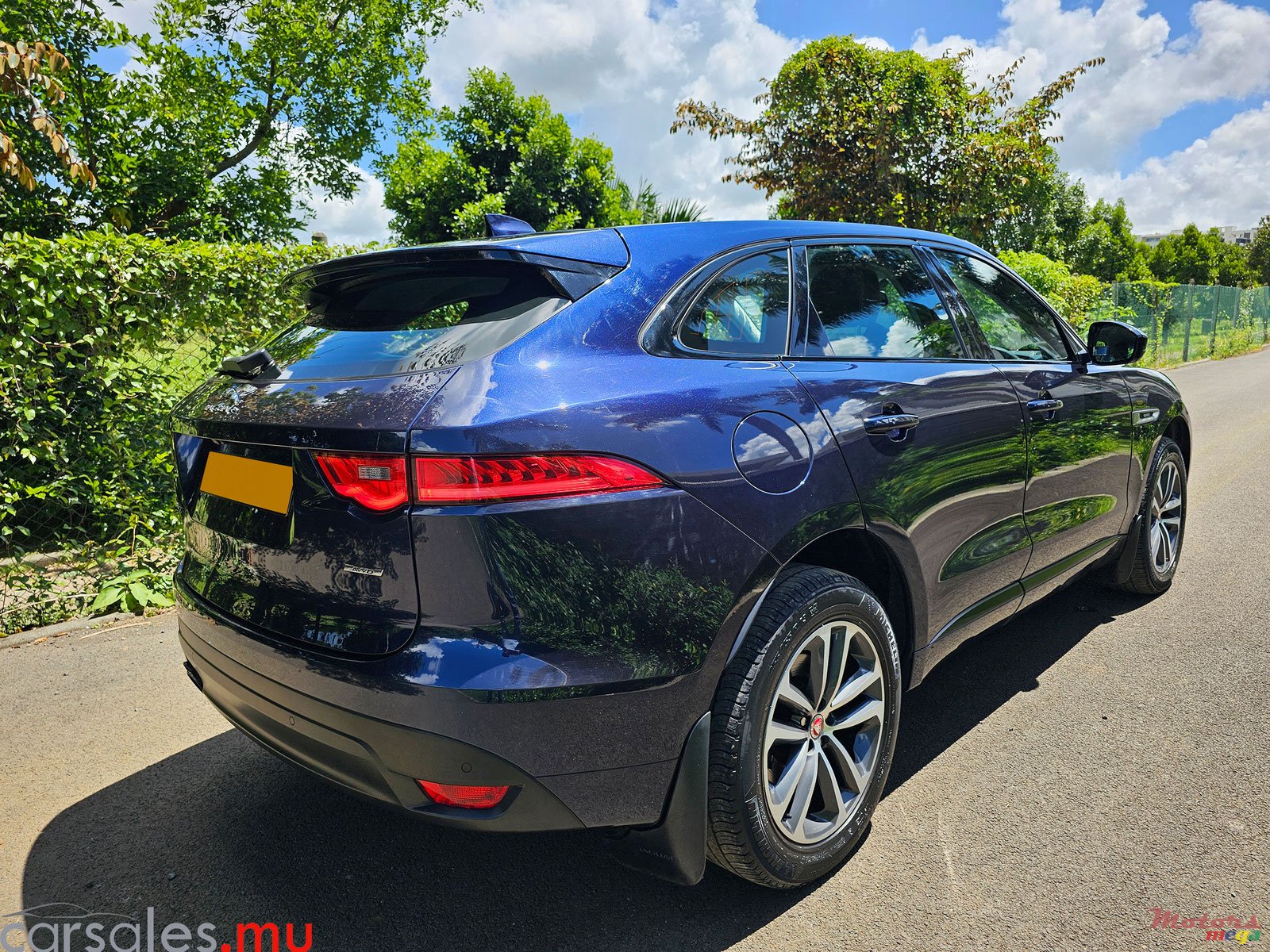 2017' Jaguar F-Pace 20d R-Sport AWD photo #3