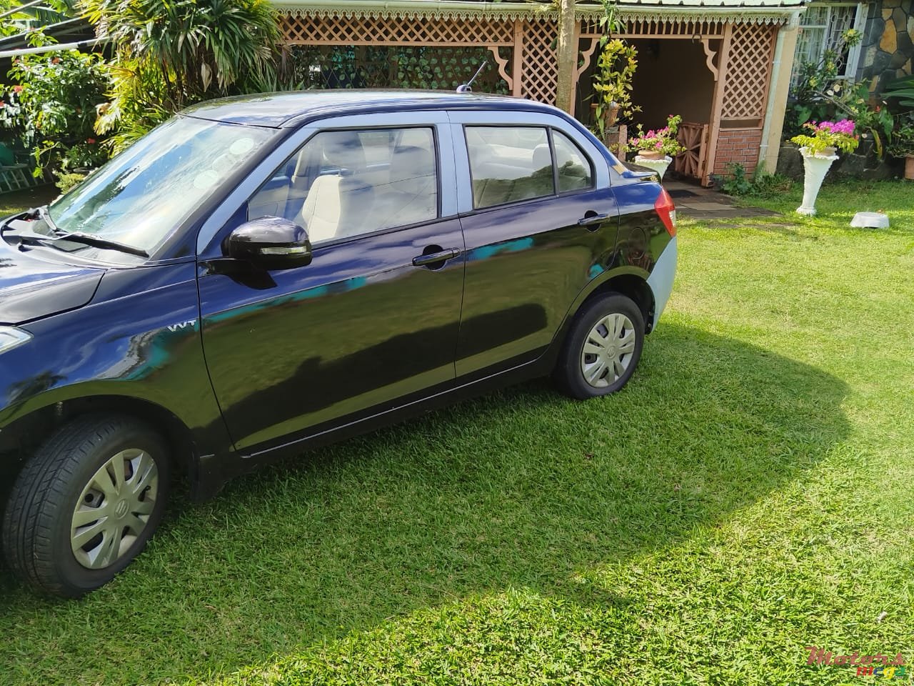 2013' Suzuki Swift DZIRE photo #2