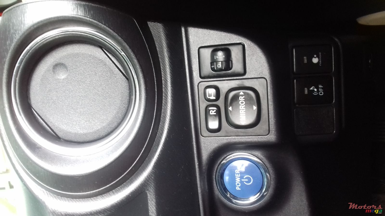 2012' Toyota Prius c photo #3