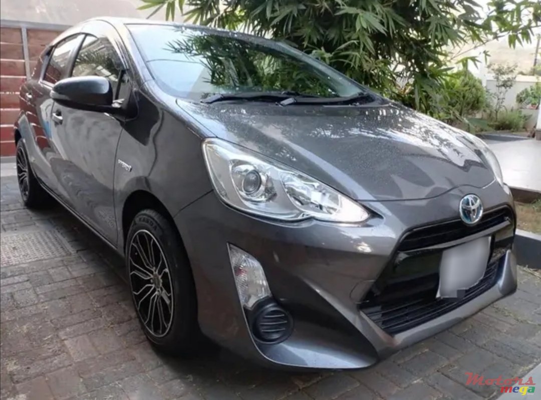 2016' Toyota Aqua photo #1