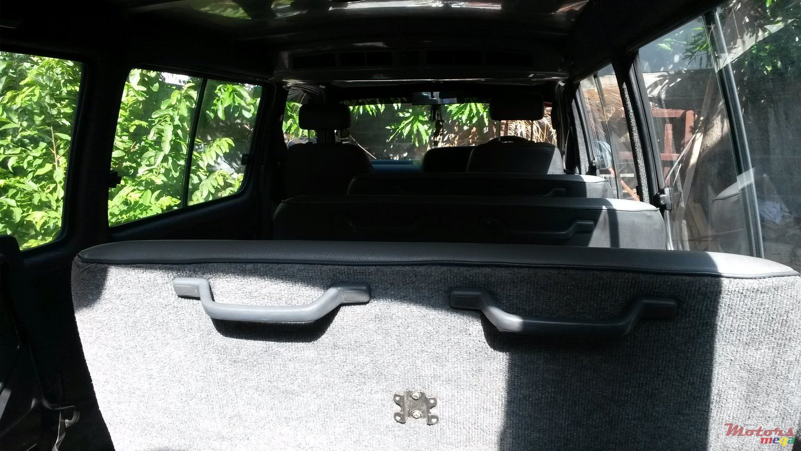 2004' Toyota HiAce photo #4