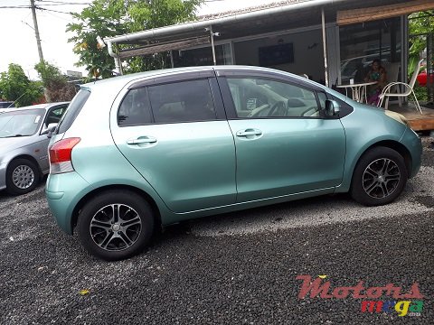 2009' Toyota Vitz photo #4