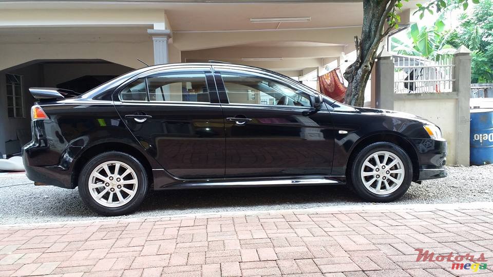 2011' Mitsubishi Lancer EX photo #4