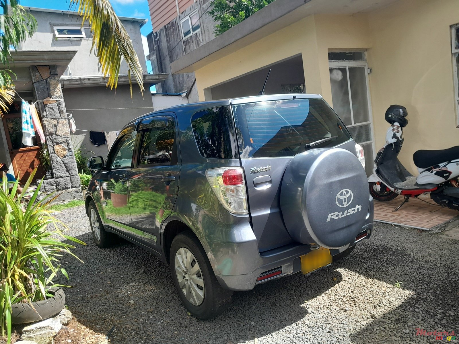 2011' Toyota photo #3