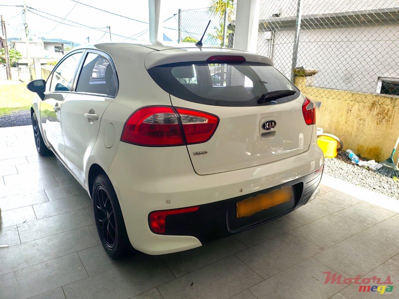 2015' Kia Rio photo #3
