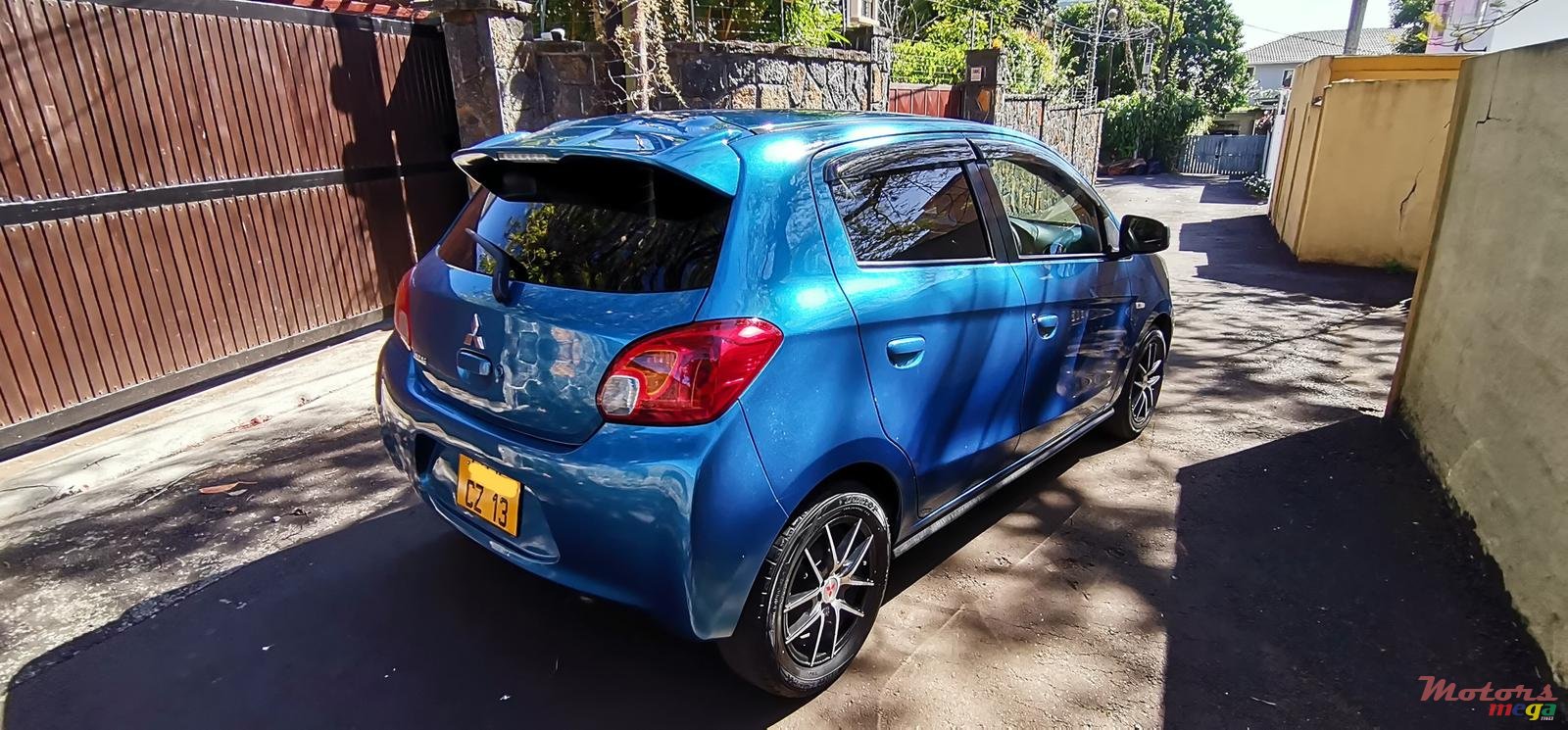 2013' Mitsubishi Mirage photo #3