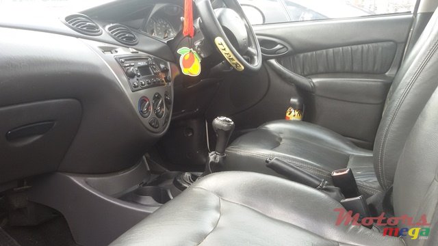 2005' Ford Focus photo #2