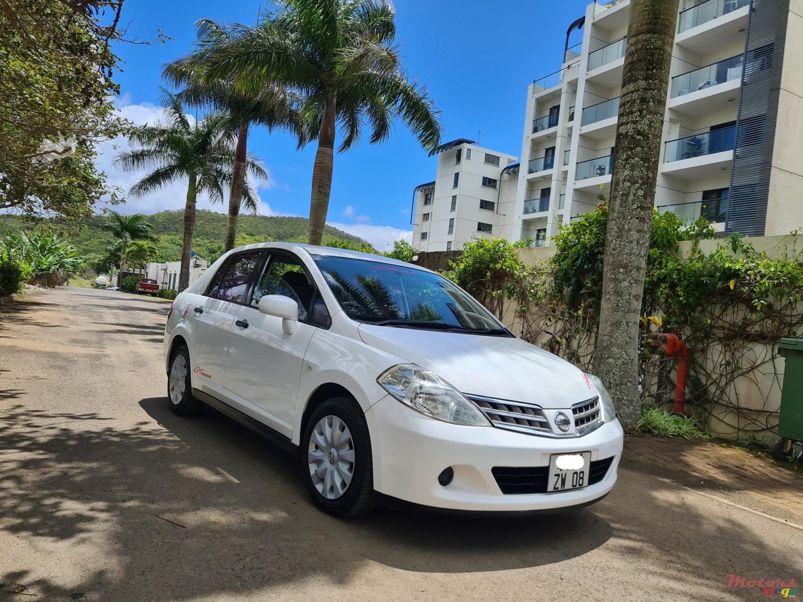 2008' Nissan Tiida Automatic photo #1