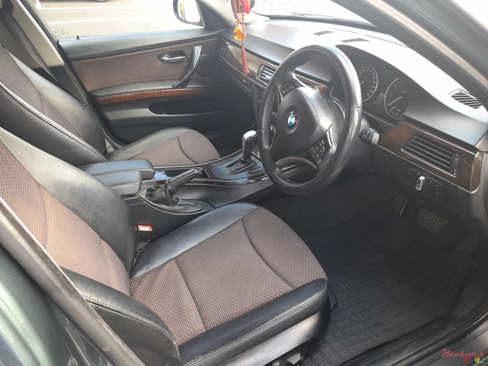 2010' BMW 320 photo #3