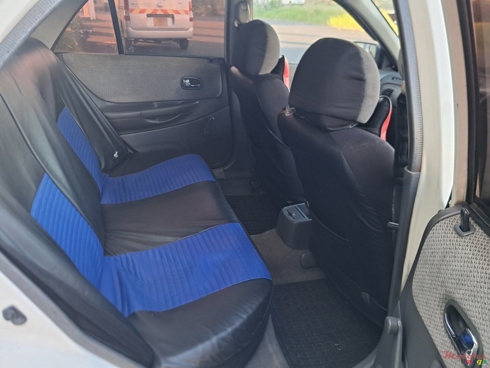 2001' Mazda 323 photo #5