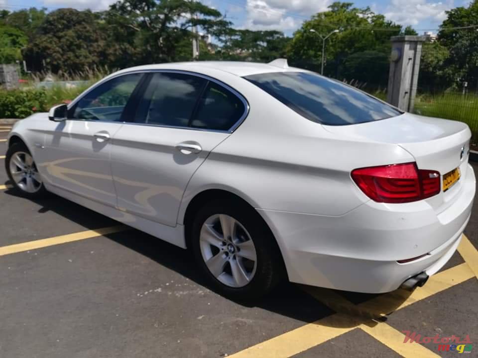 2012' BMW 528 528i photo #2