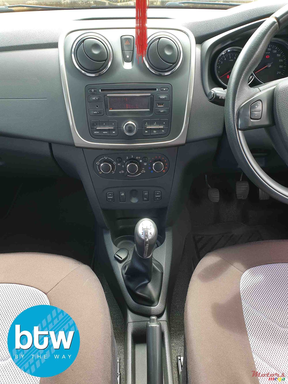 2015' Renault Sandero Stepway photo #5